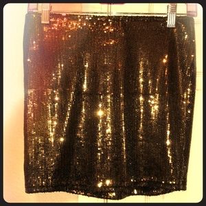 Gold sequined mini skirt!